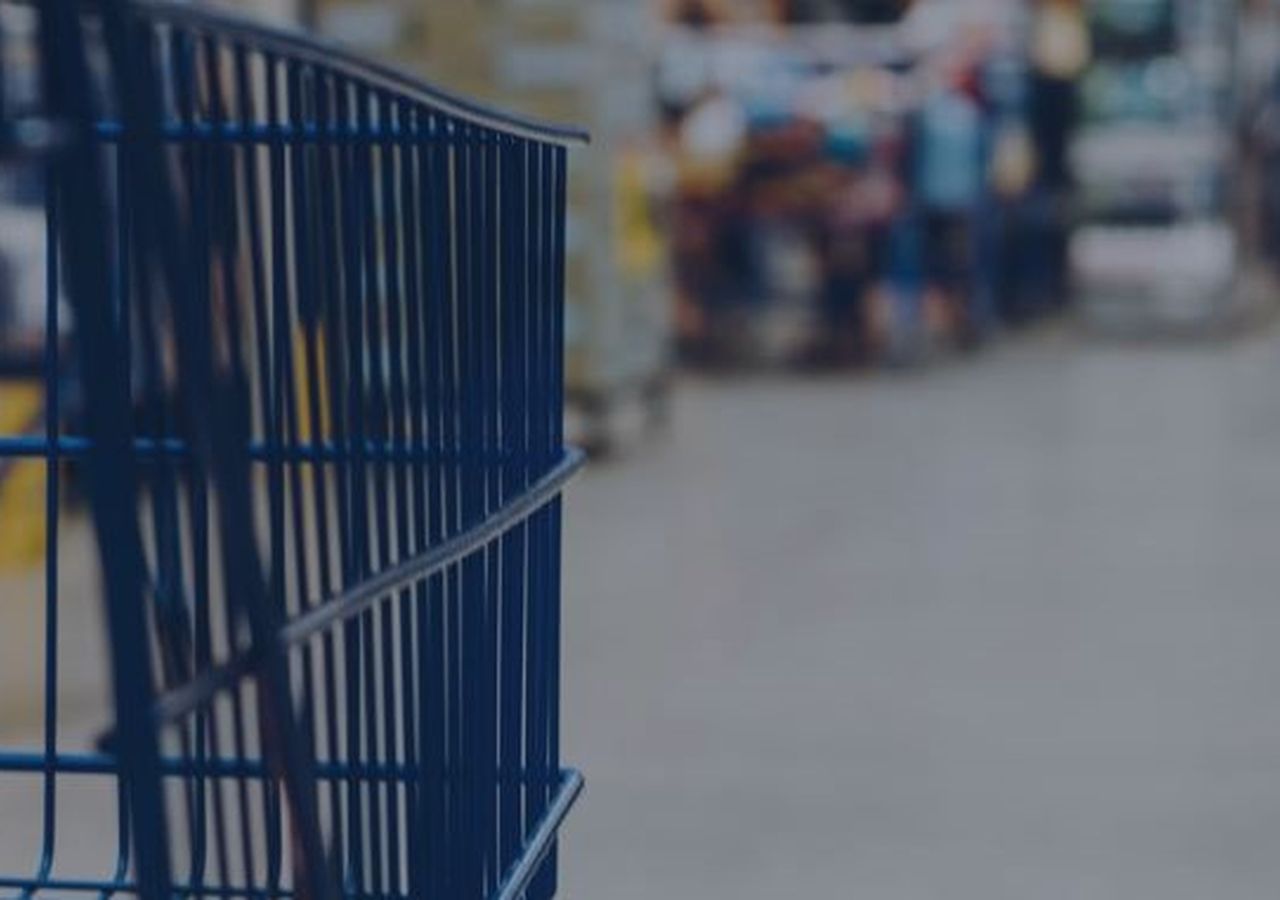 Supporting Magnit in its successful acquisition of a controlling stake in Azbuka Vkusa